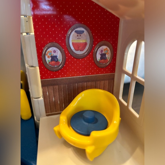 COPY - Vintage 80’s Little Tikes house with 5 little people - Picture 5 of 15